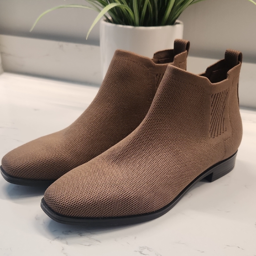 Vivaia Women's Ankle Boots - Elegant Knit Fabric size 40.5
